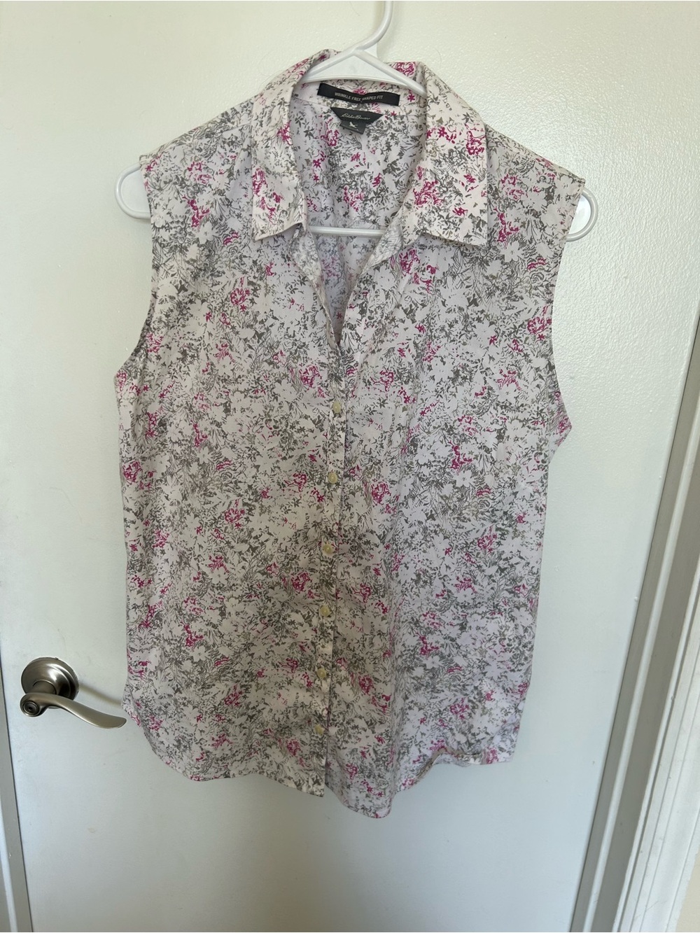 Wrinkle free shaped fit button down
